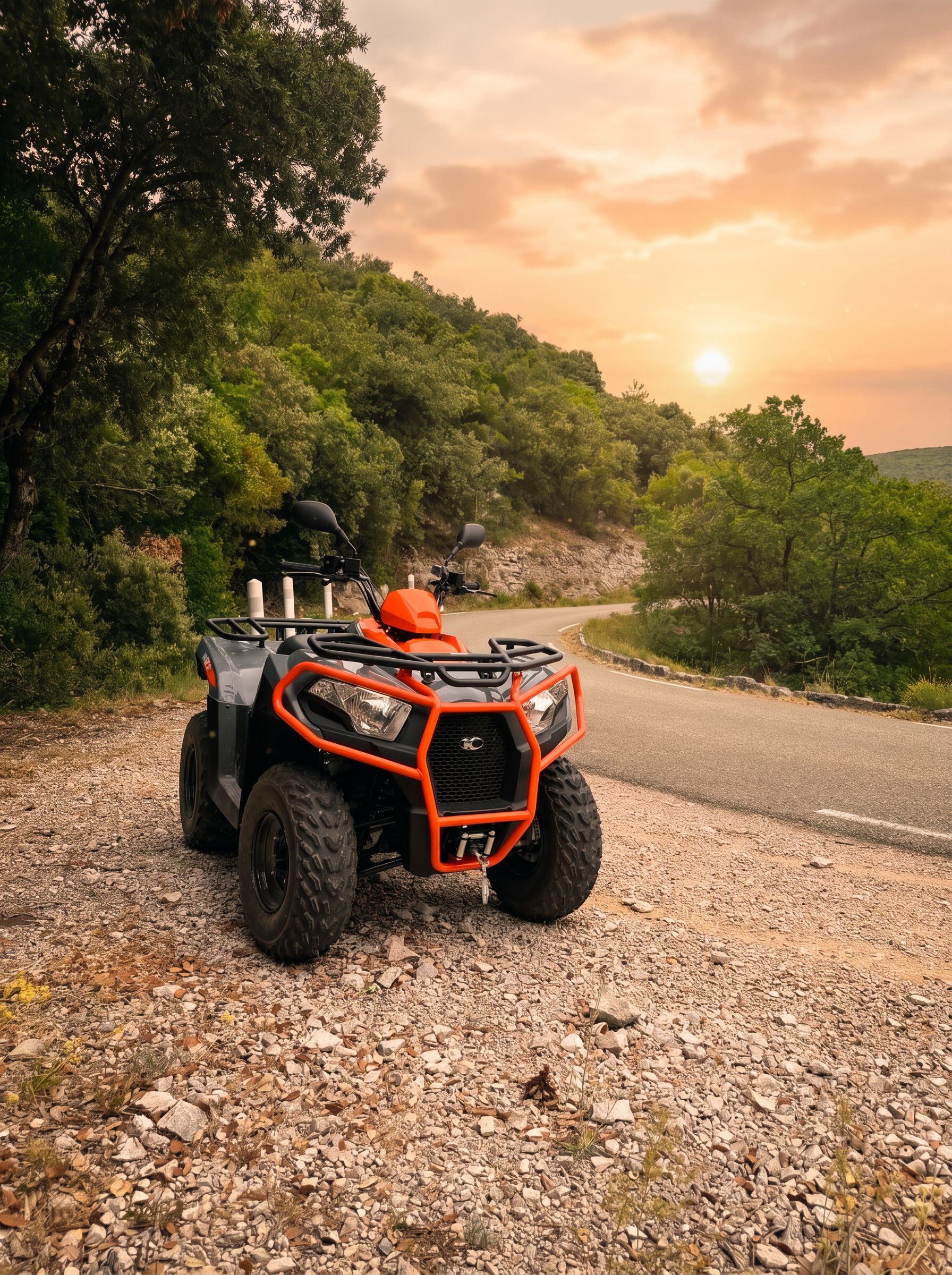 Quad MyQuad au coucher de soleil sur une route de garrigue